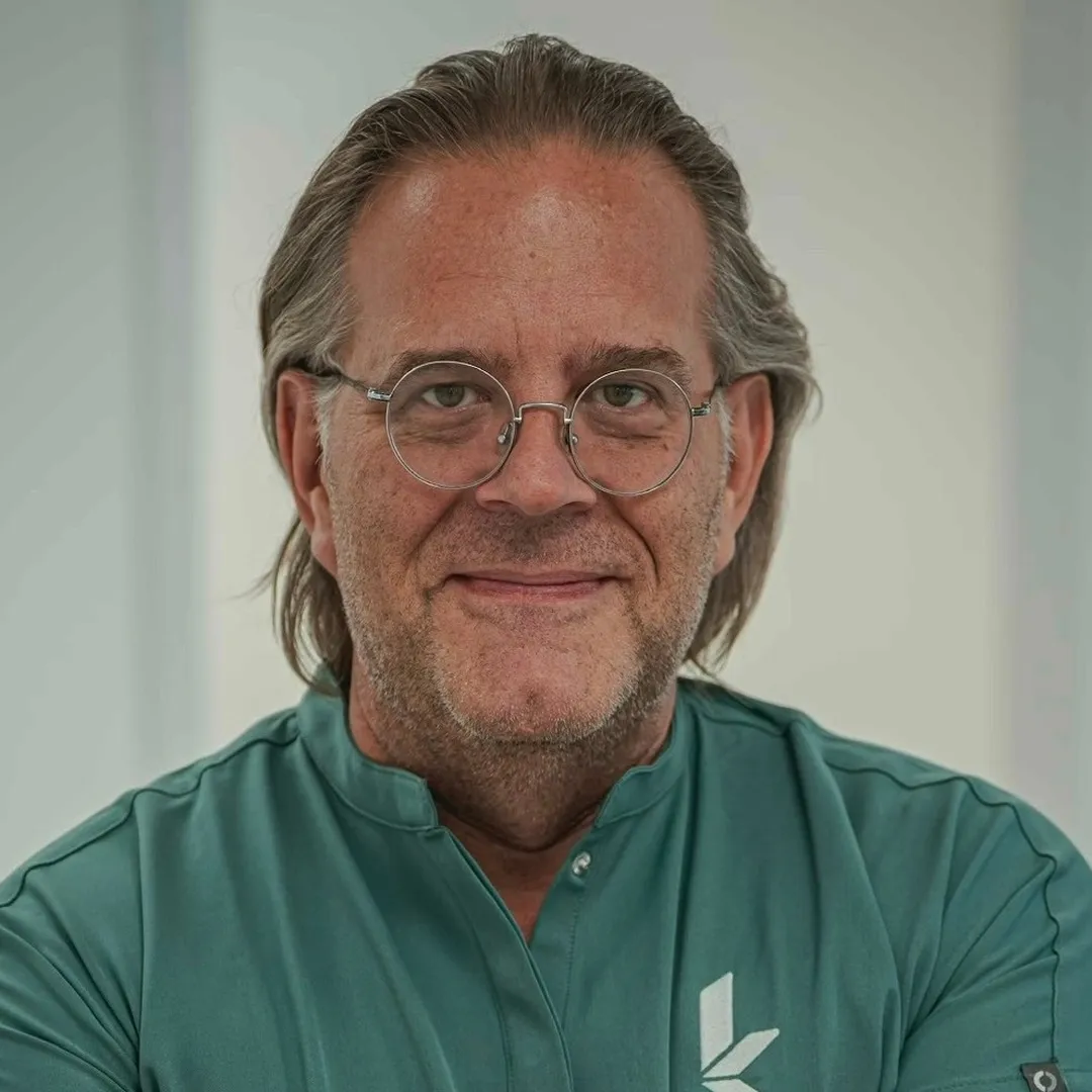 Portraitfoto von Priv.-Doz. Dr. med. Michael C. Tanner, Facharzt für Orthopädie, Unfallchirurgie und Allgemeinchirurgie.